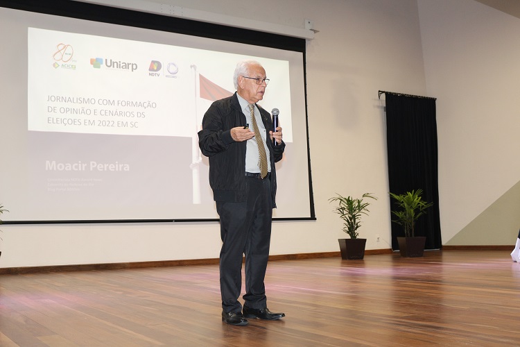 Moacir Pereira visita Caçador e fecha a noite com palestra