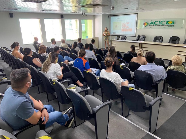 Coordenadores de Núcleos da ACIC em treinamento