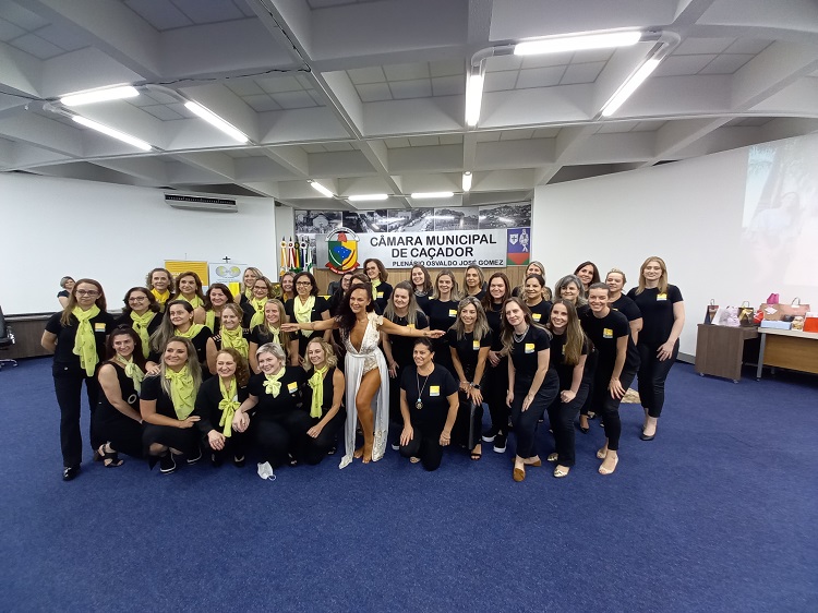 Cristiana da Luz emociona em palestra da ACIC e BPW