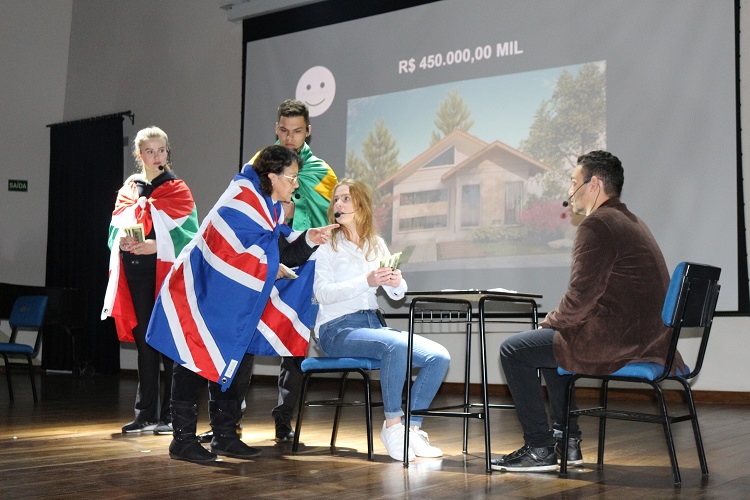 Teatro e palestra fazem reflexão sobre a carga tributária