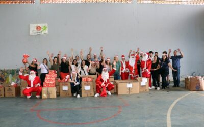 ACIC e Núcleos entregam brinquedos e doces para alunos da escola Vereda dos Trevos