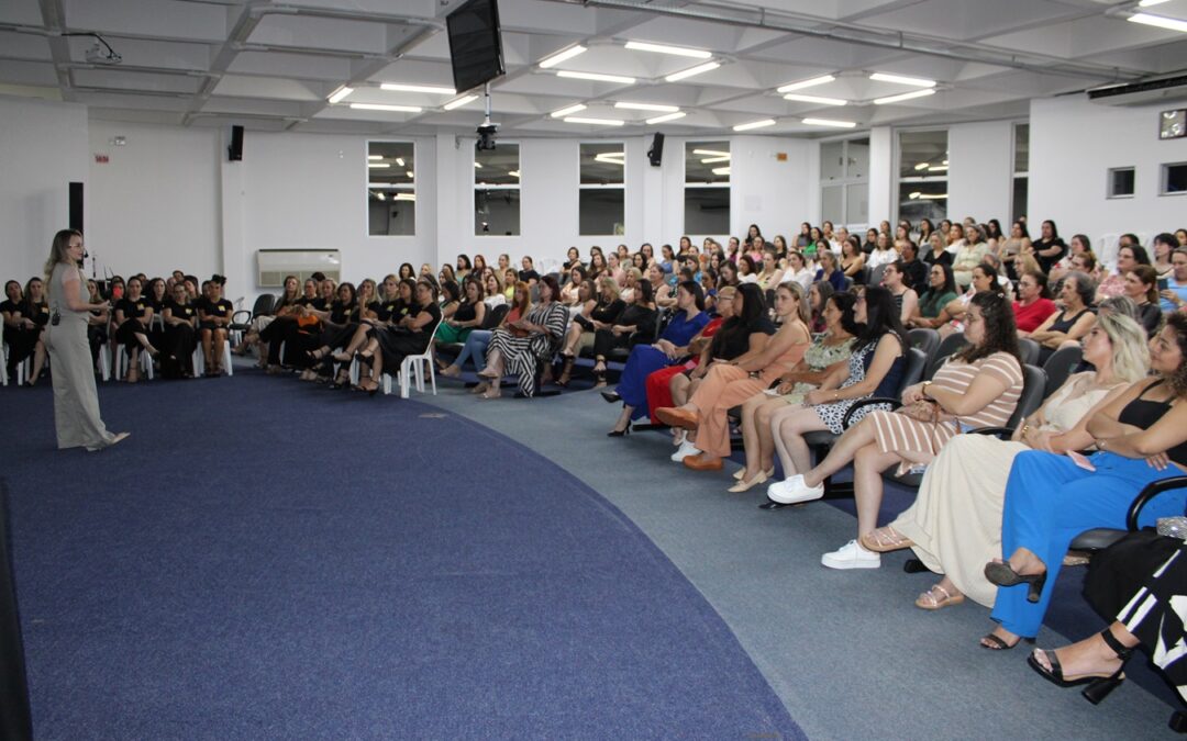 Núcleo da Mulher Empreendedora celebra Dia Internacional da Mulher com peça teatral e palestra sobre sexualidade e autoestima