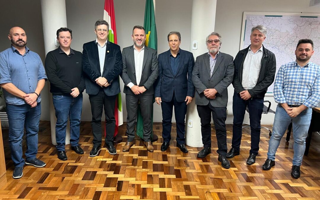 Reunião produtiva em Florianópolis para definir voos comerciais em Caçador