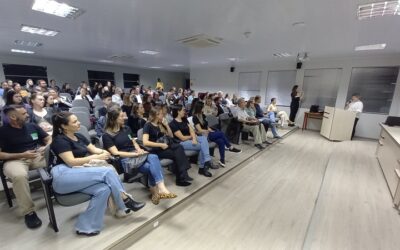 Profissionais e acadêmicos participam de palestra sobre Saúde na ACIC